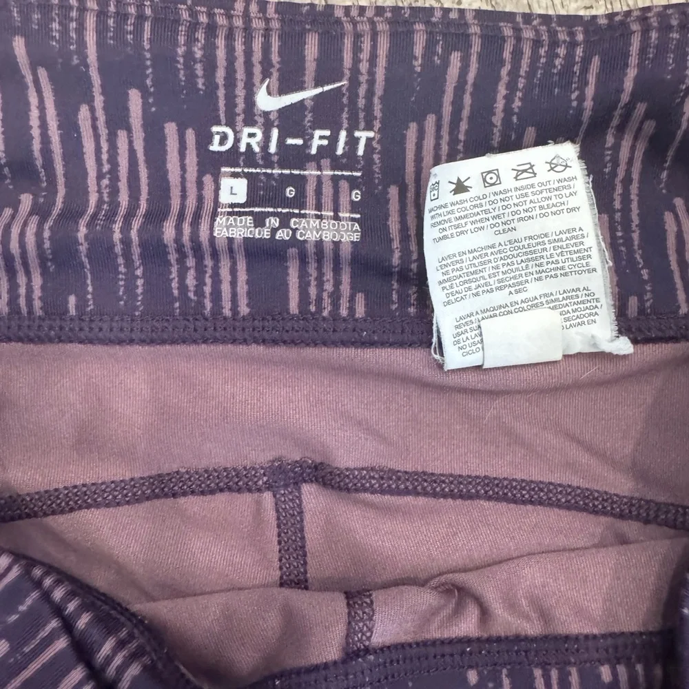 Nike Women's running Purple Patterned cropped Leggings size large - Picture 3 of 8